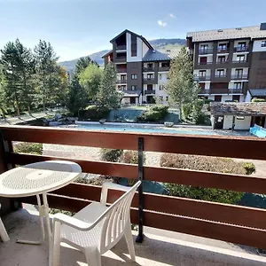  Apartment 1 Bedroom Flat, Heated Pool, Heart Of Village, Parking, Wifi